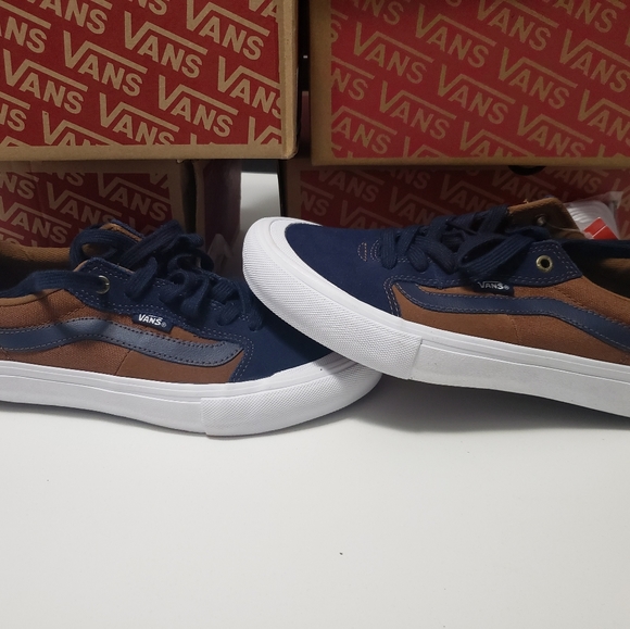 Vans - Picture 3 of 4